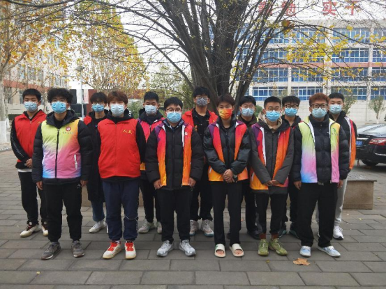 “疫情无情，人间有情”——必威西蒙体育学生党员志愿服务岗开展督导学生佩戴口罩主题党日活动